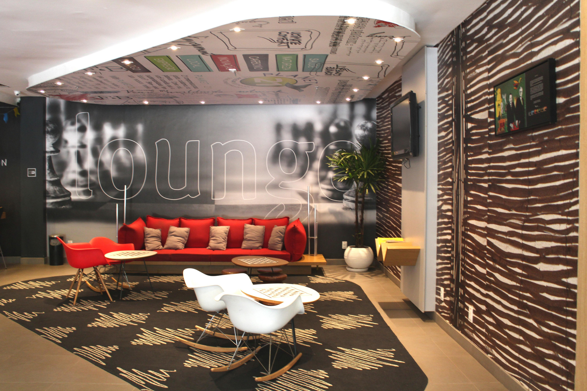 image-housing-carousel