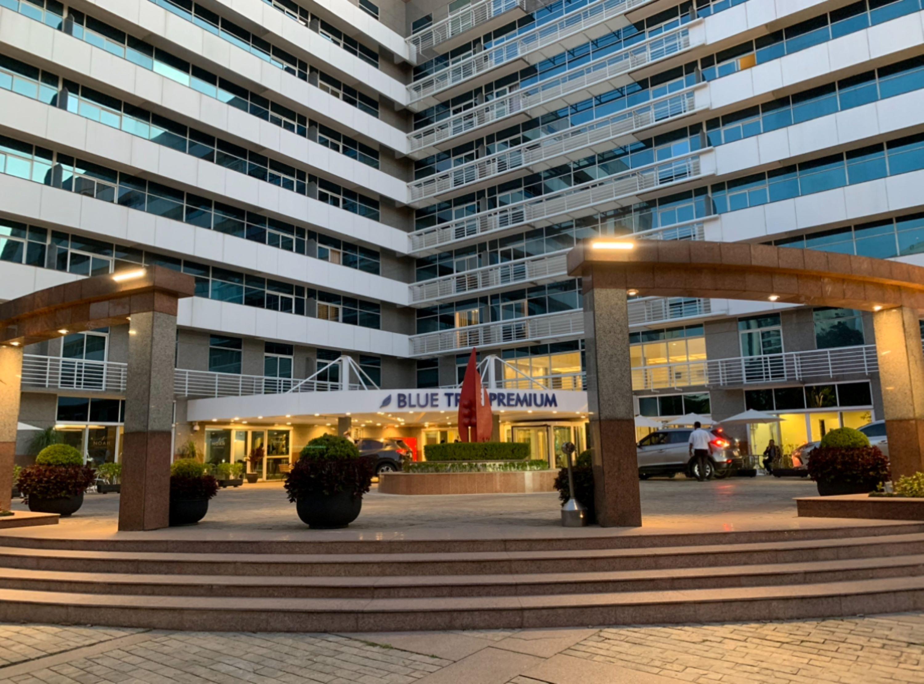 image-housing-carousel