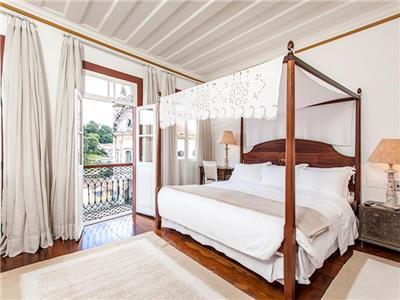 image-housing-carousel