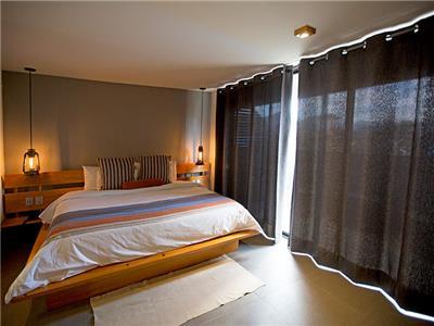 image-housing-carousel