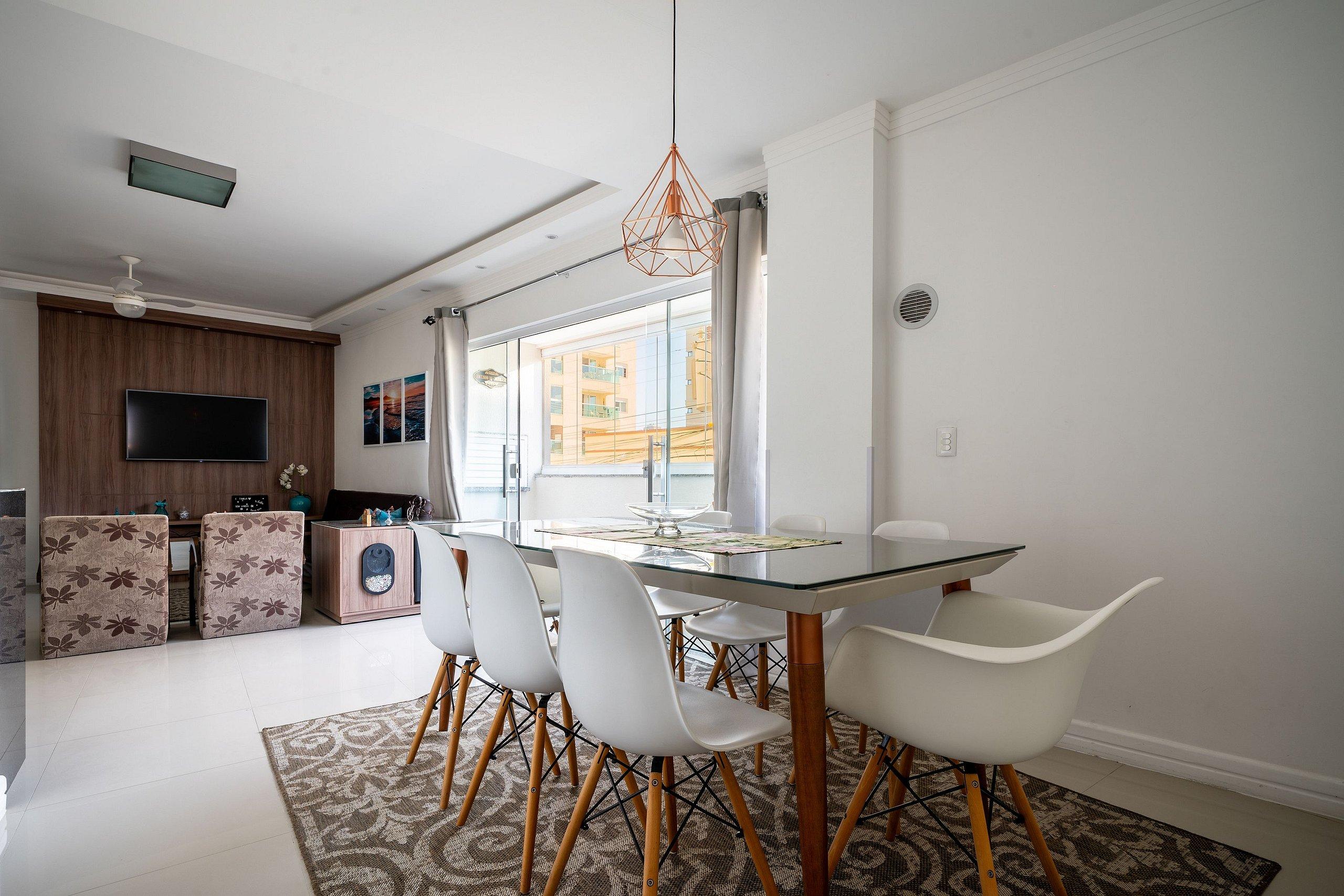 image-housing-carousel