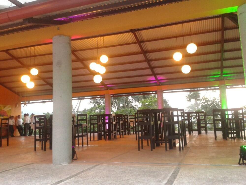 image-housing-carousel