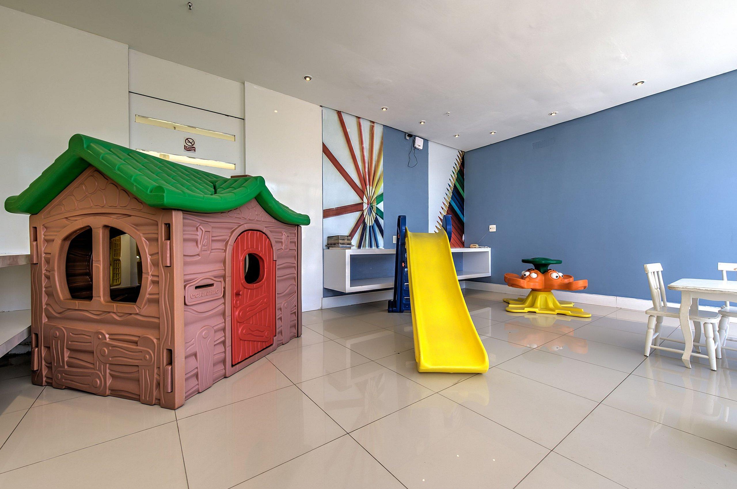 image-housing-carousel