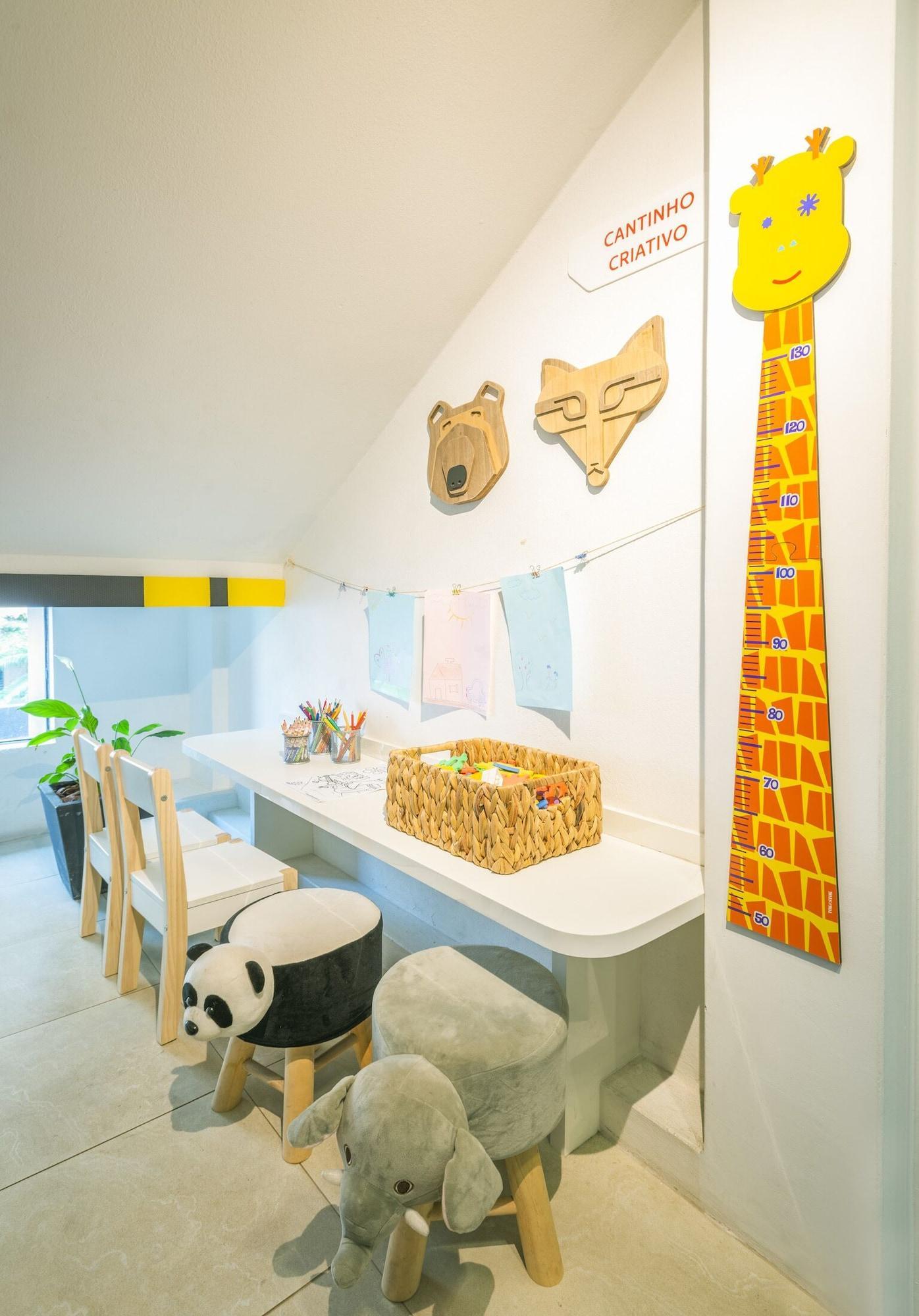 image-housing-carousel