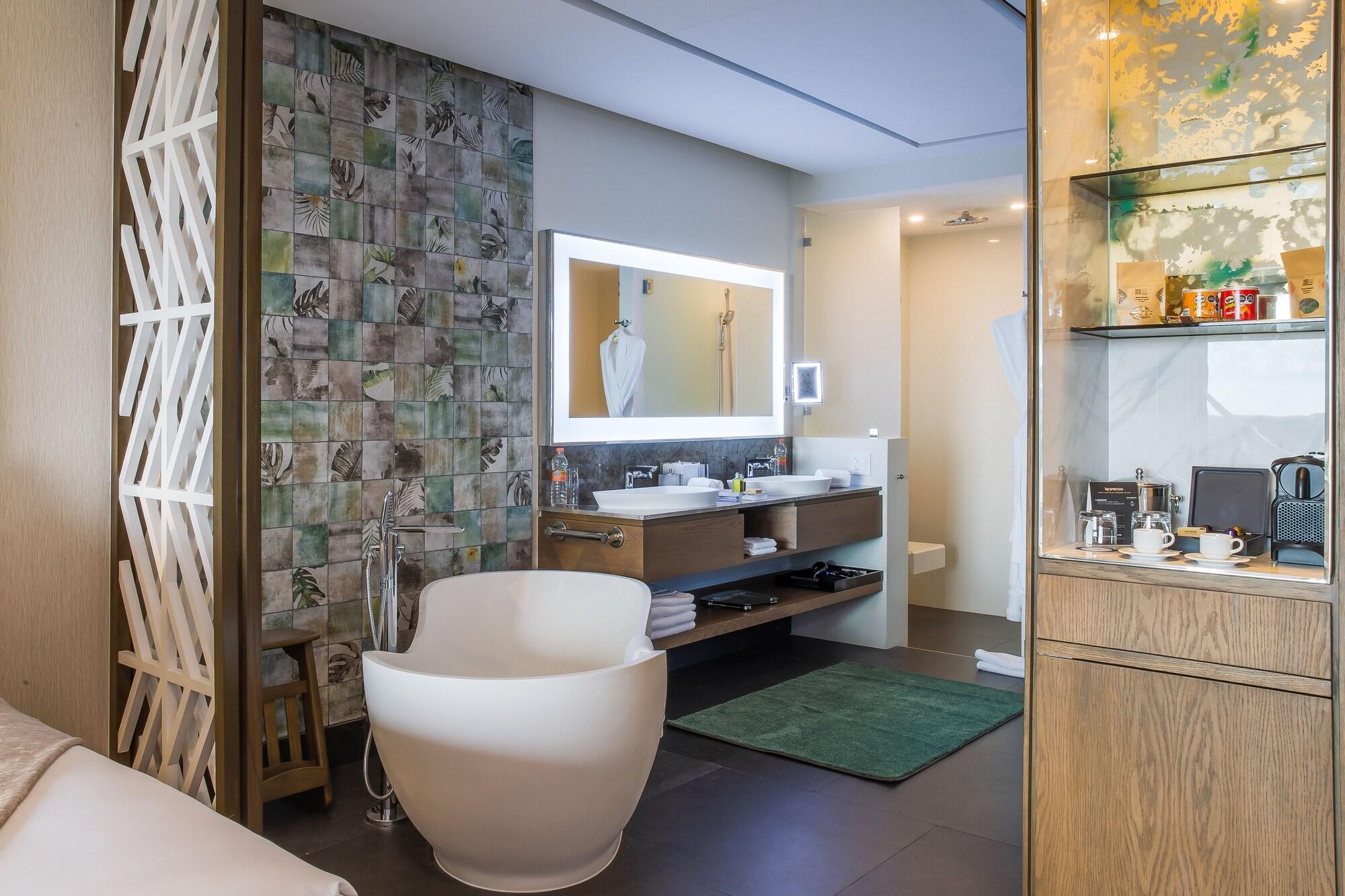 Junior Suite Ocean View 2 Queen Beds + $60 Daily Resort Credit