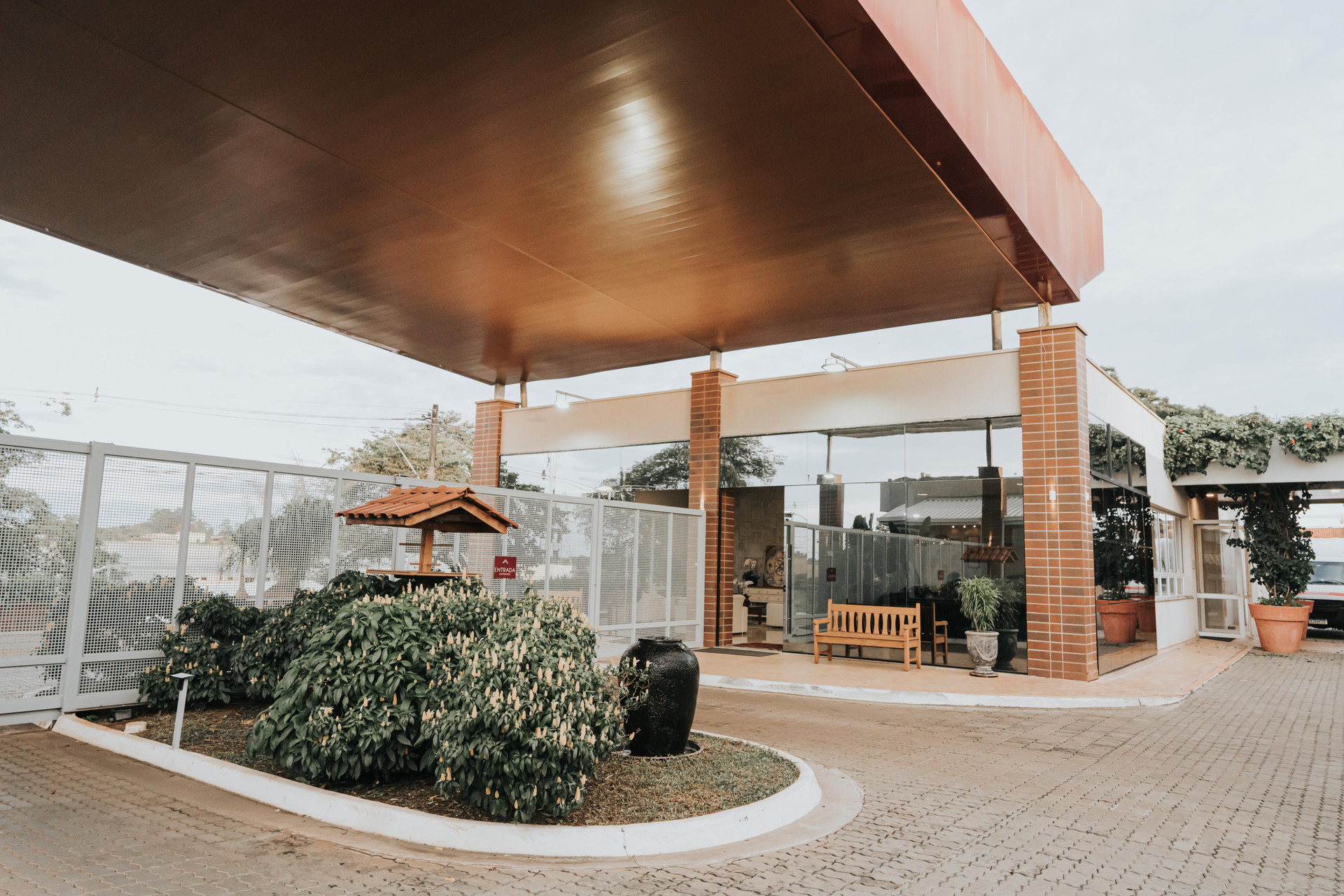 image-housing-carousel