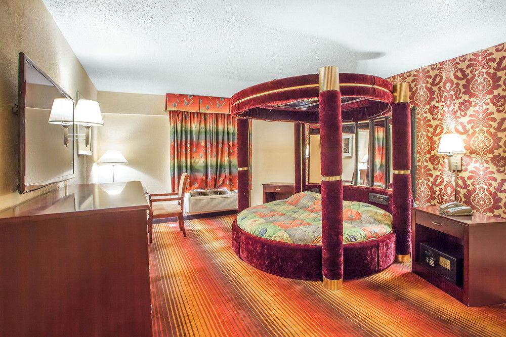 image-housing-carousel