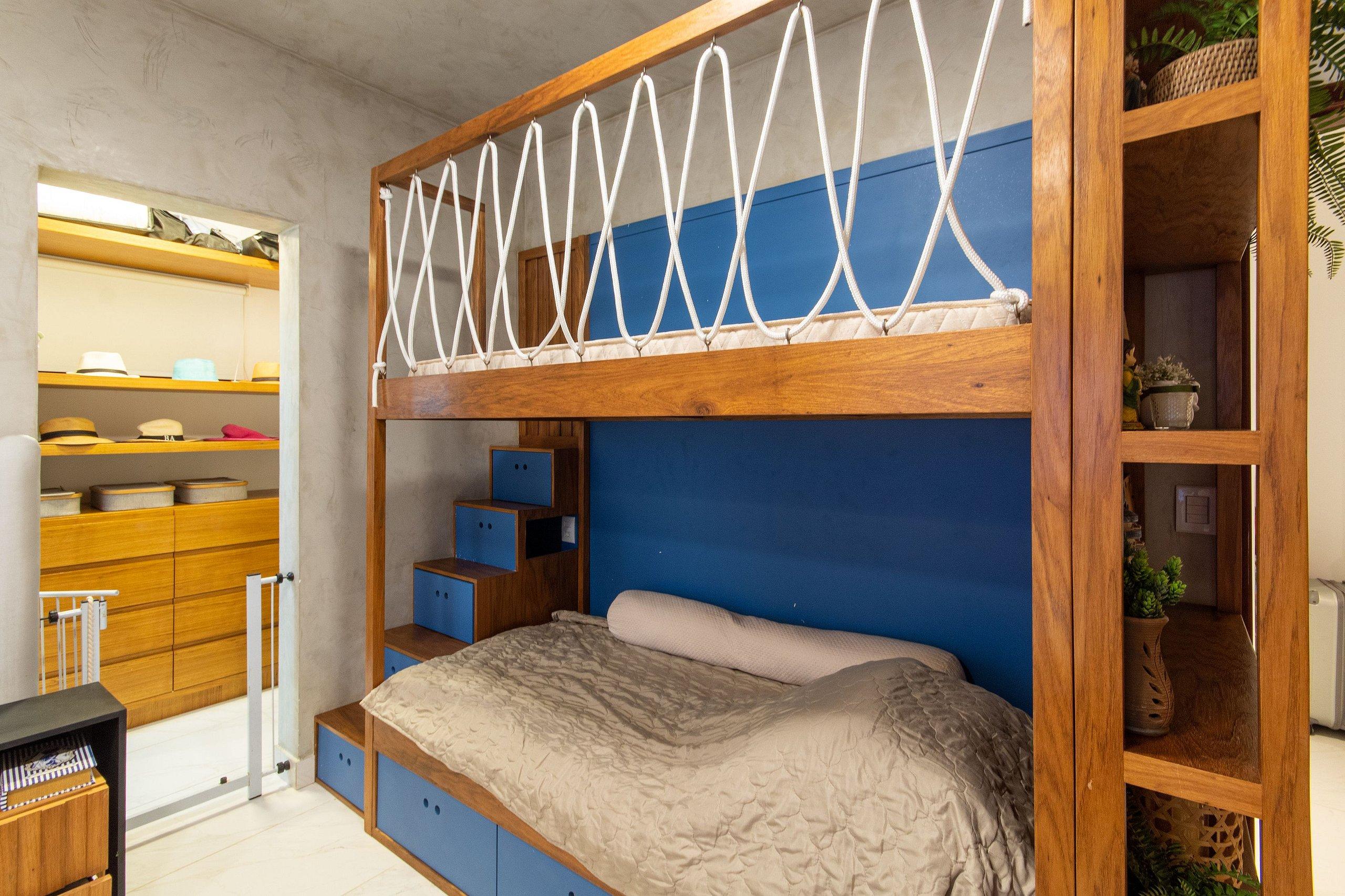 image-housing-carousel
