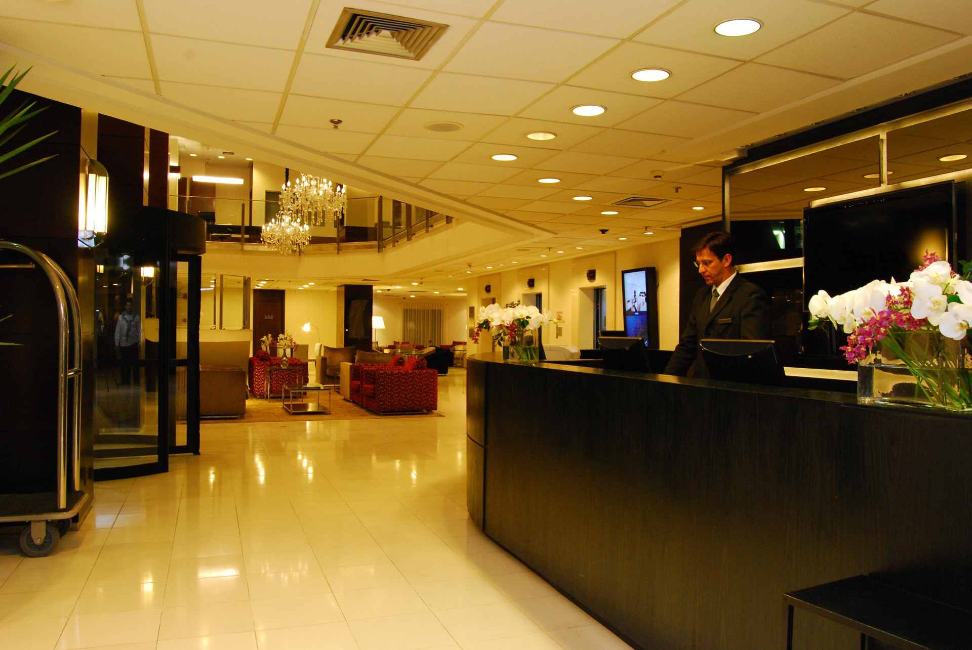 image-housing-carousel