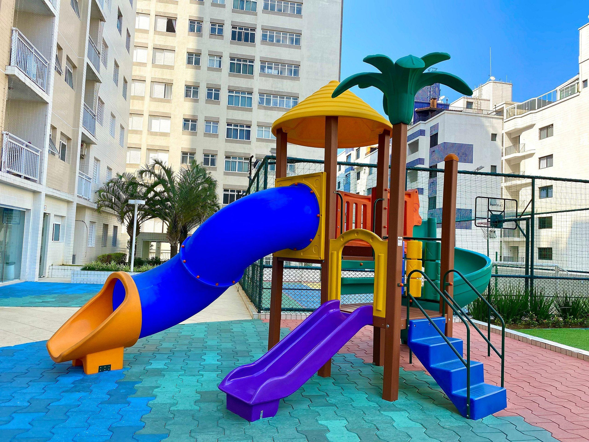 image-housing-carousel