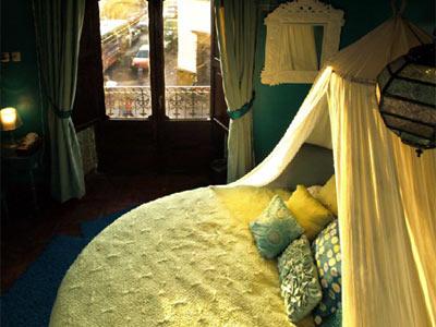 image-housing-carousel