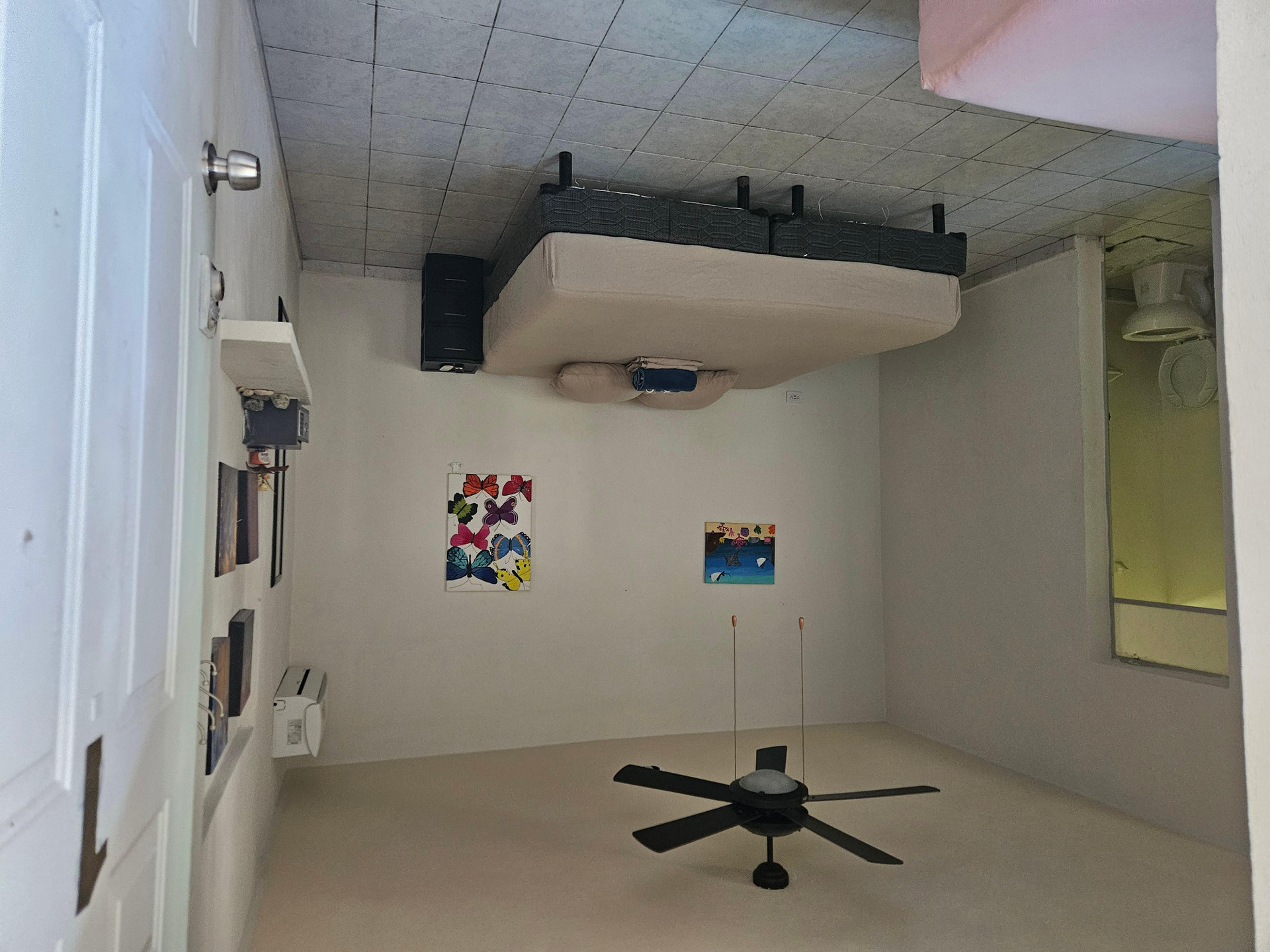image-housing-carousel