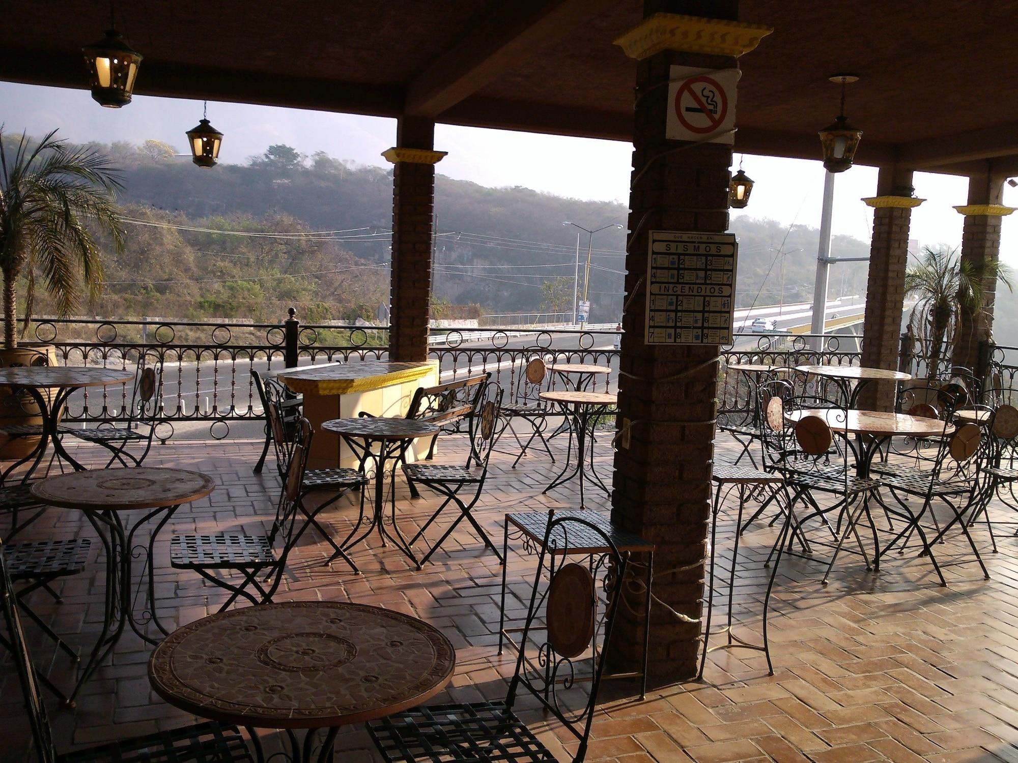 image-housing-carousel