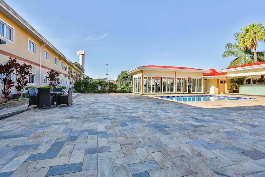 image-housing-carousel