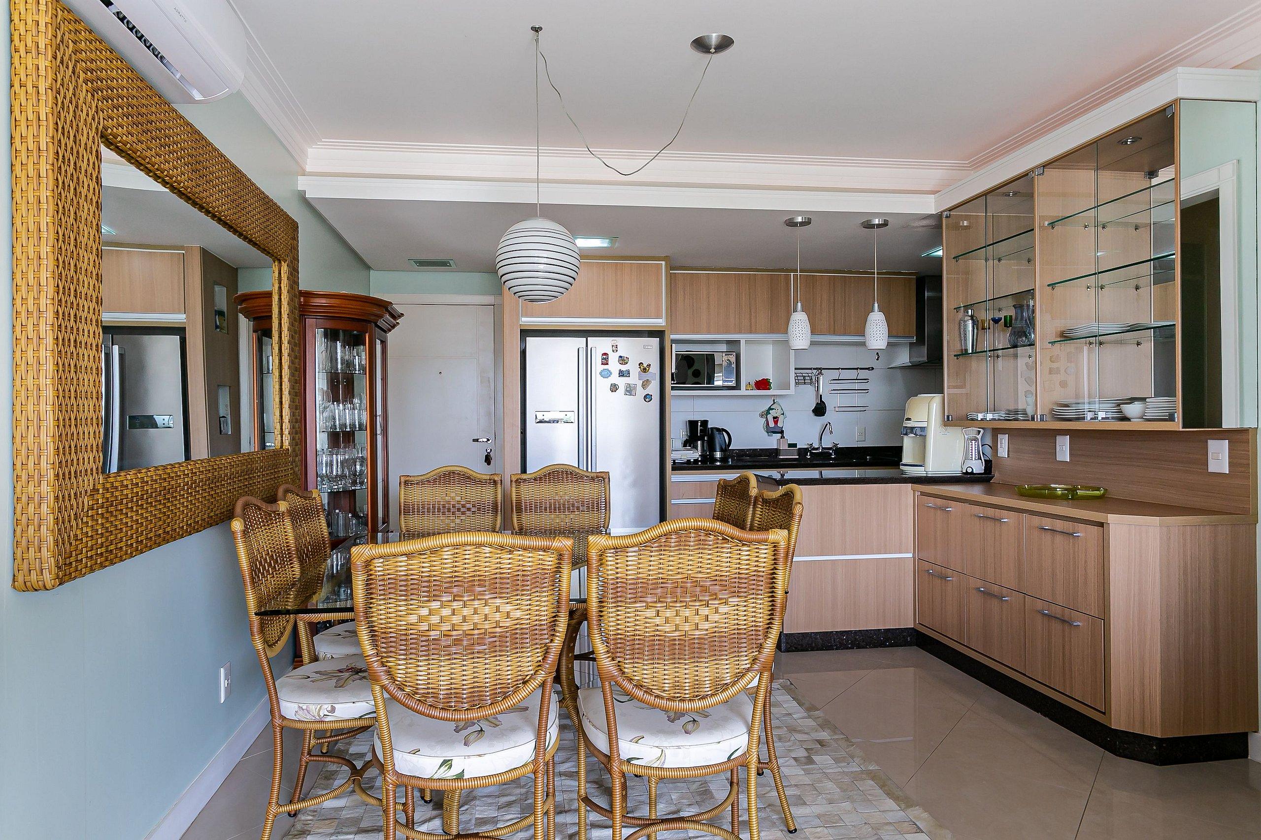 image-housing-carousel