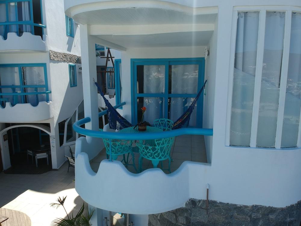 image-housing-carousel