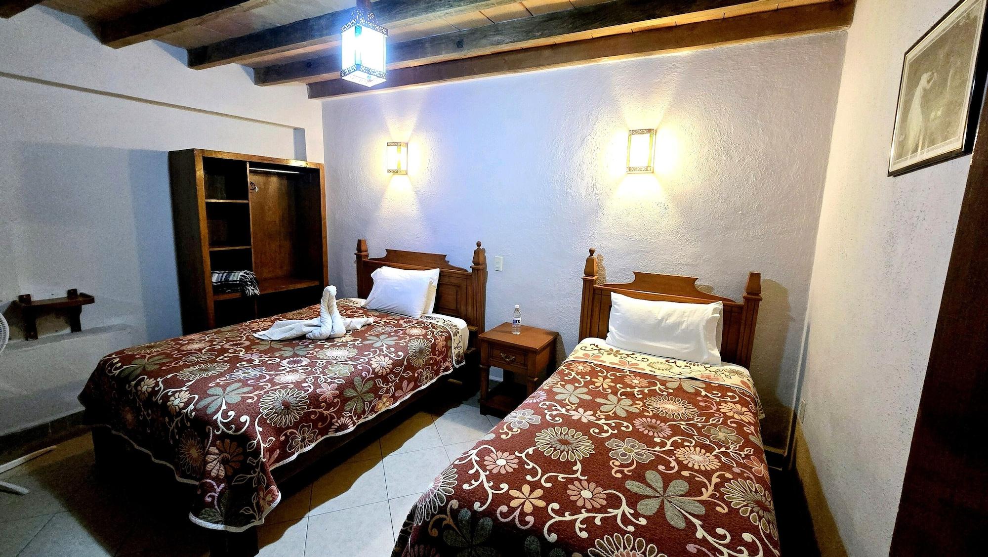 Hotel Plaza Baratillo 6
