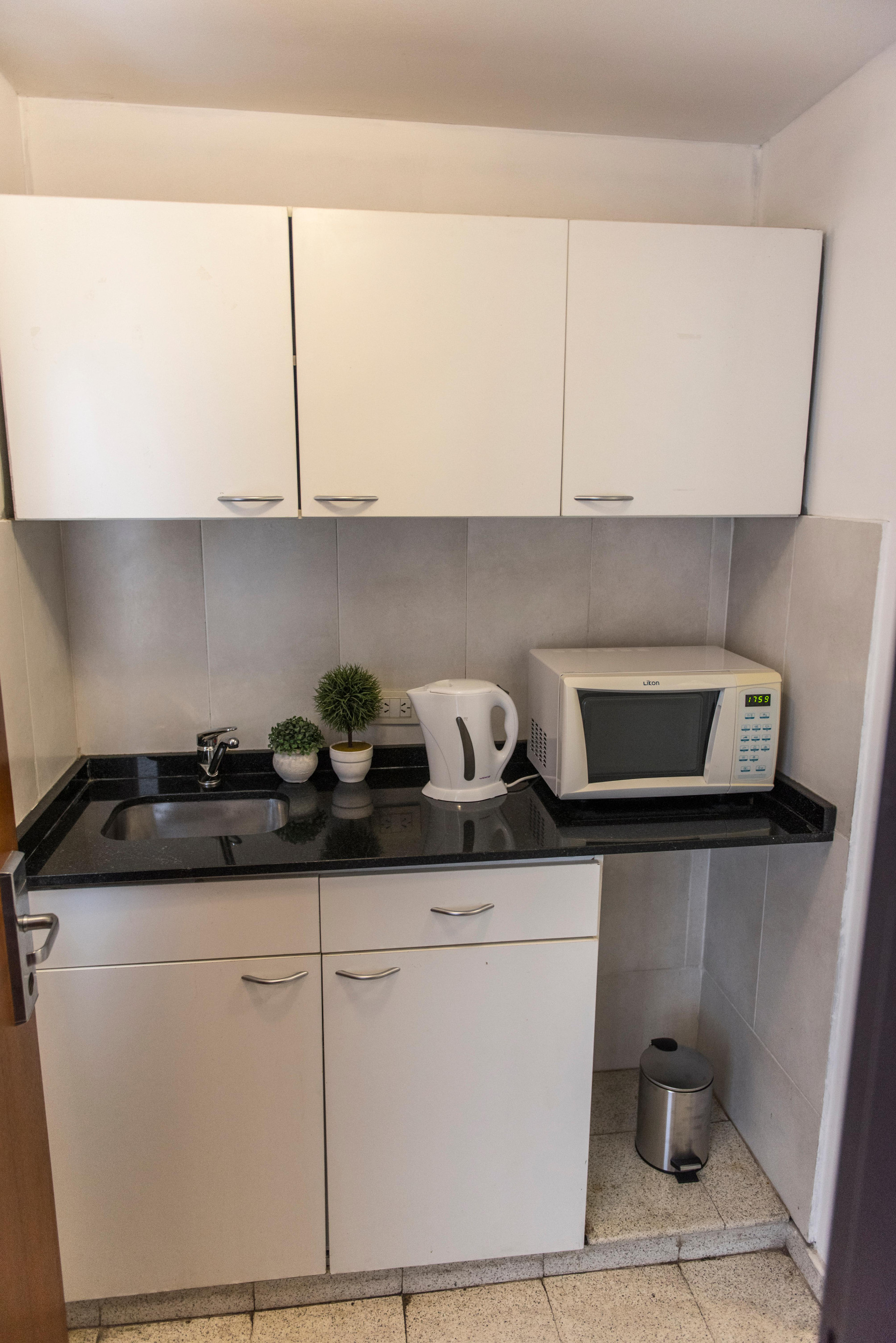 image-housing-carousel