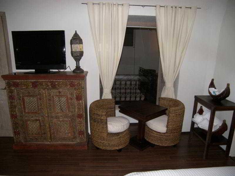 image-housing-carousel