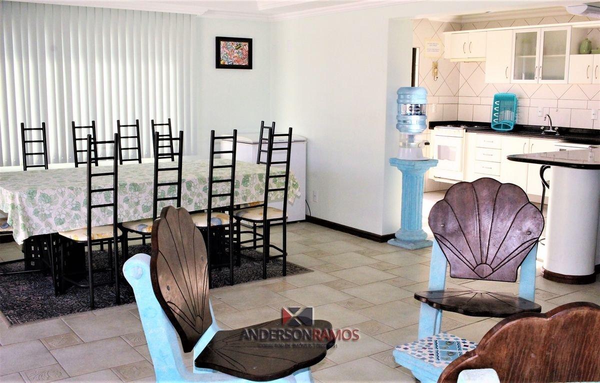 image-housing-carousel