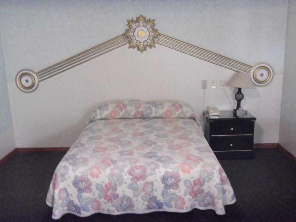 image-housing-carousel