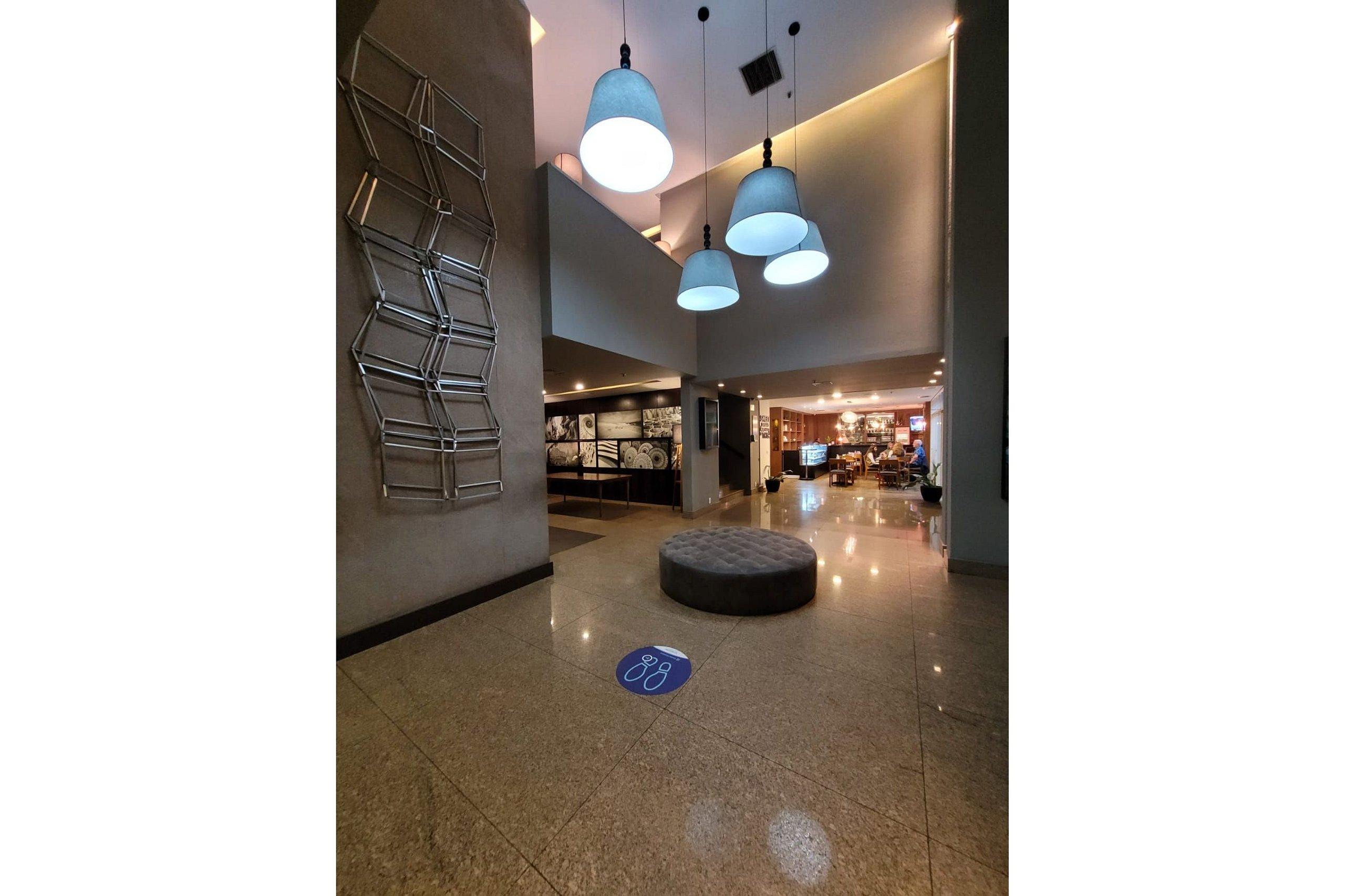 image-housing-carousel