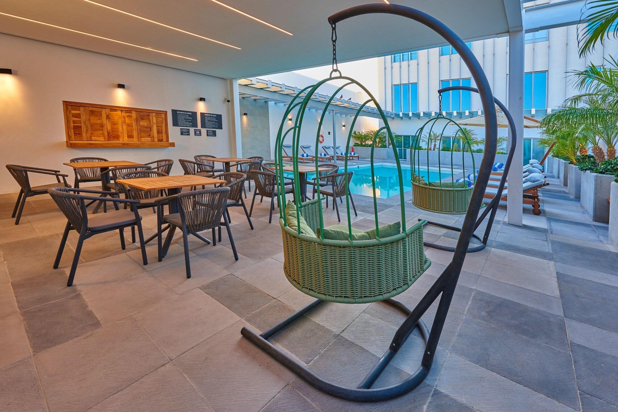 image-housing-carousel