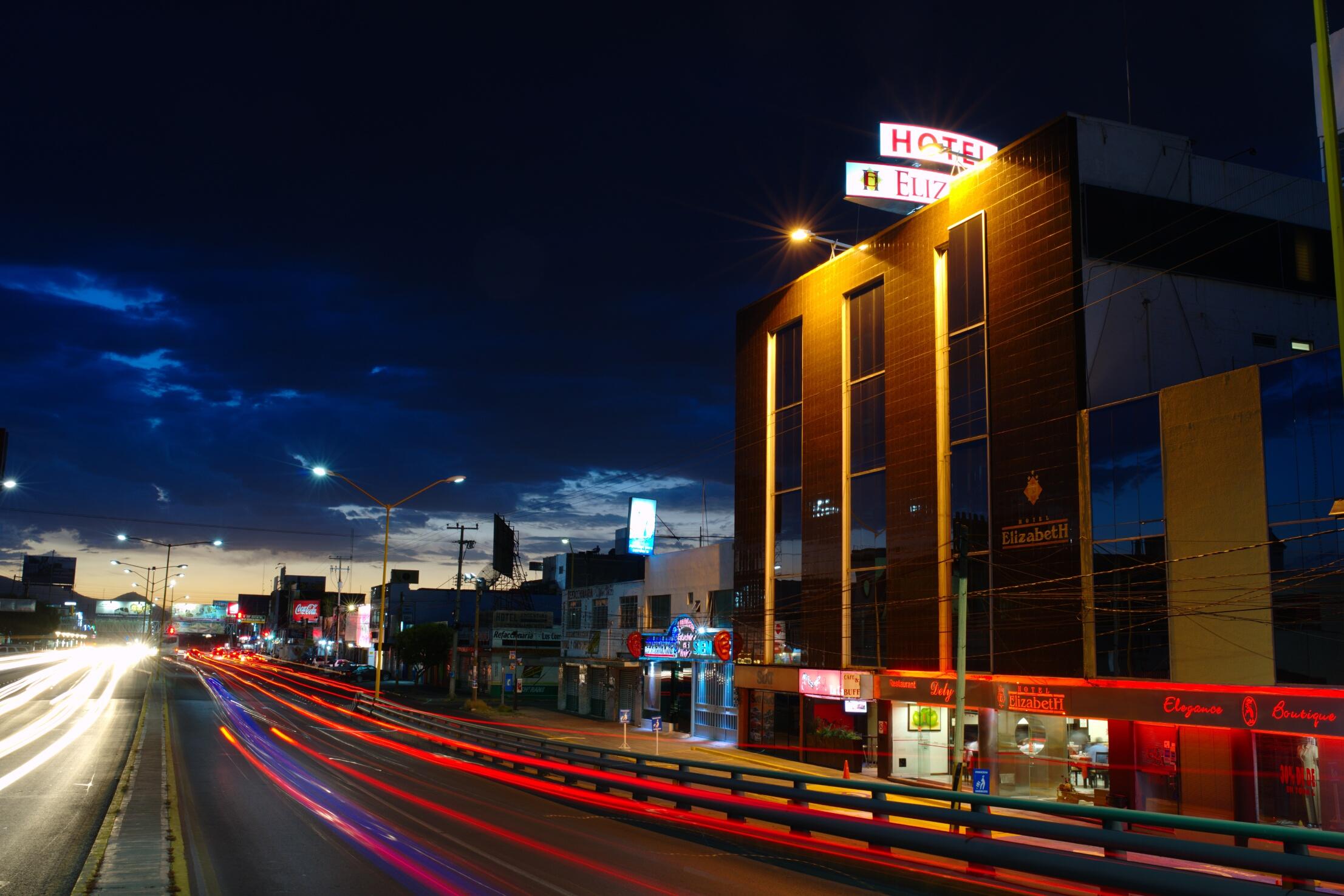 image-housing-carousel