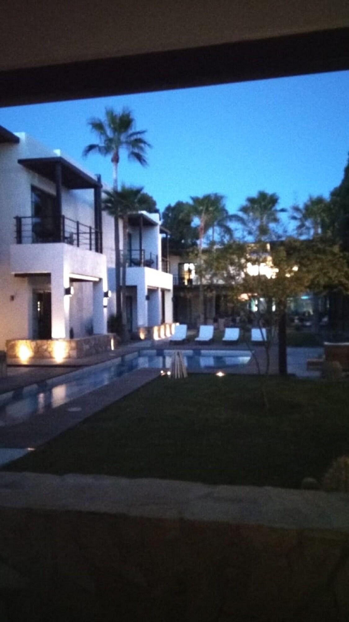 image-housing-carousel