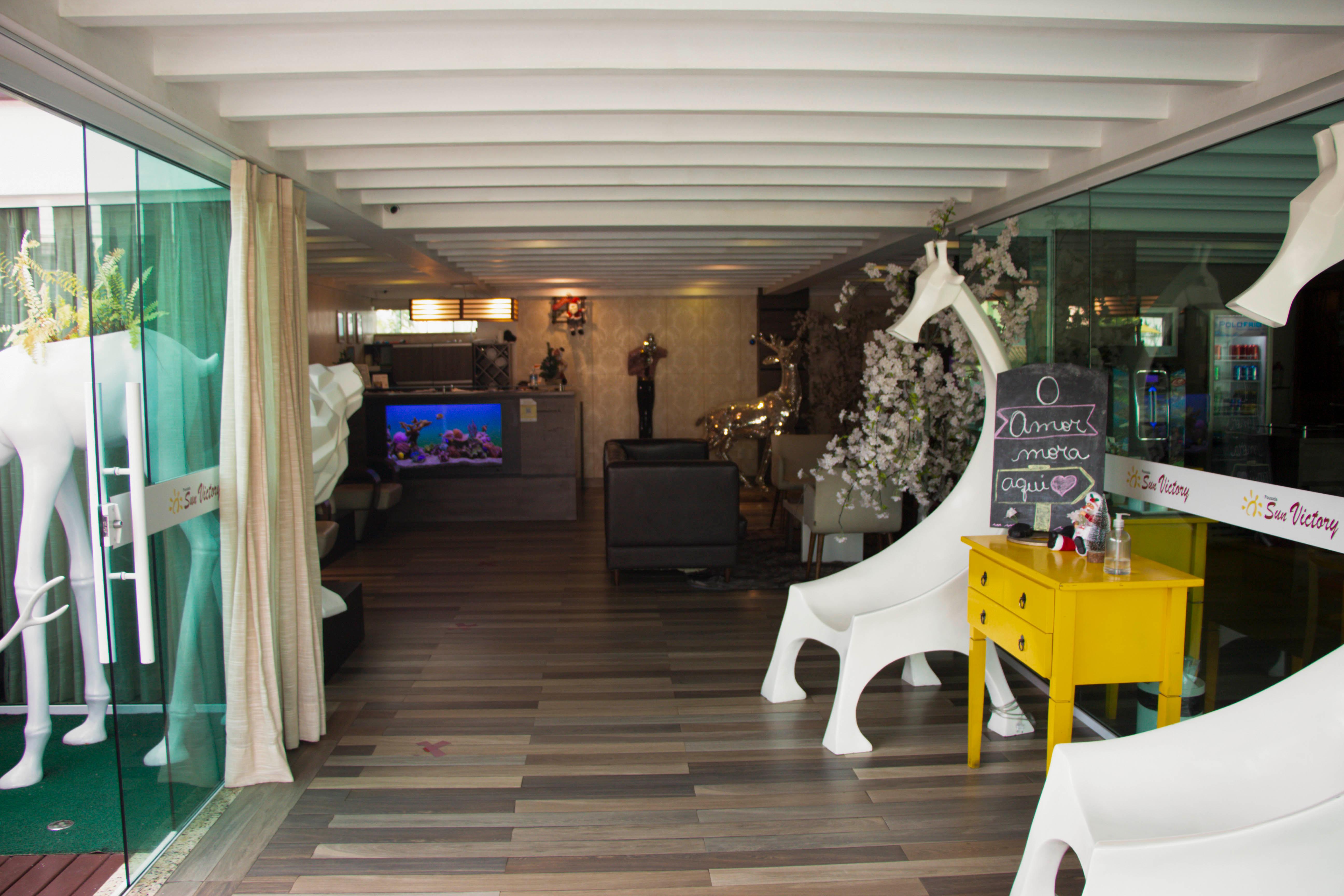 image-housing-carousel