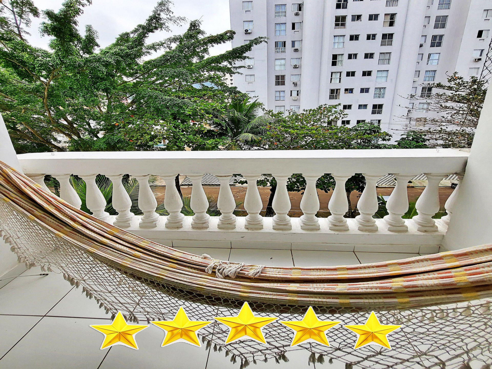 image-housing-carousel