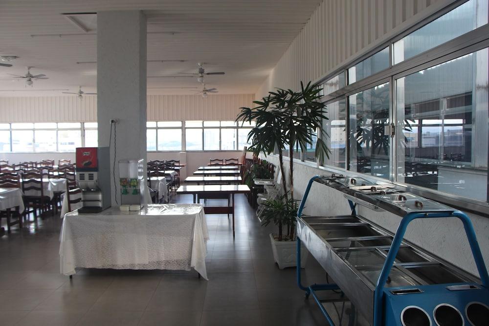 image-housing-carousel