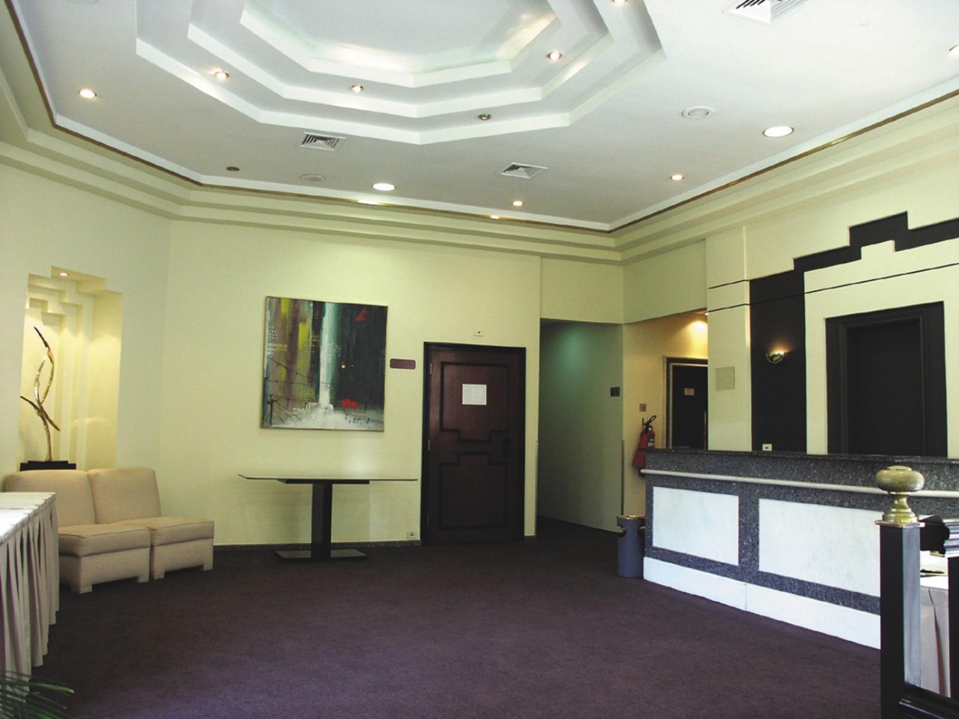 image-housing-carousel