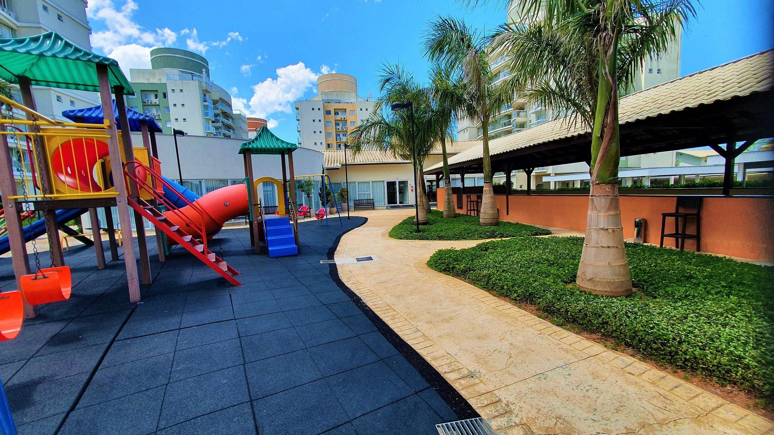 image-housing-carousel