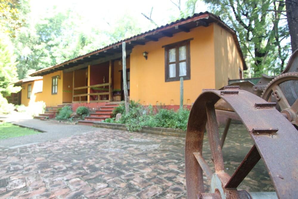 image-housing-carousel
