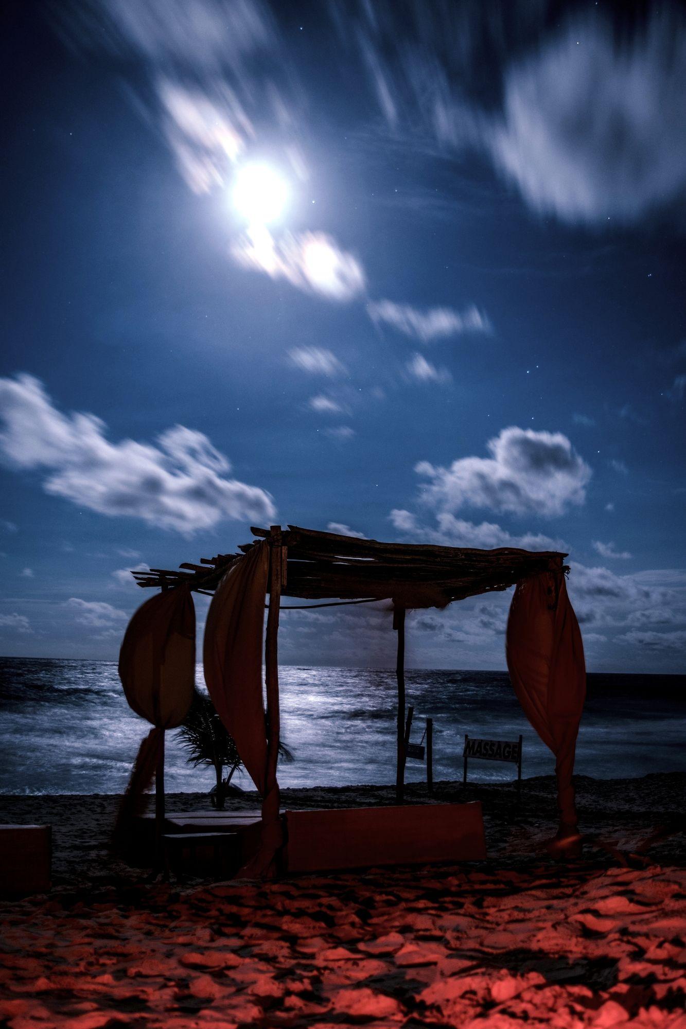 image-housing-carousel