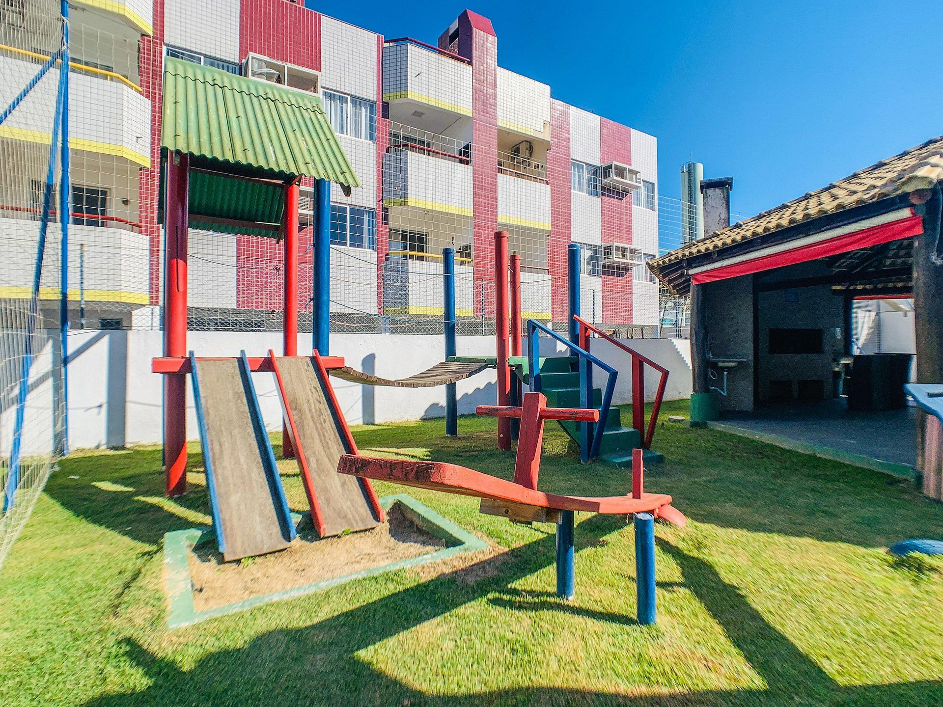 image-housing-carousel