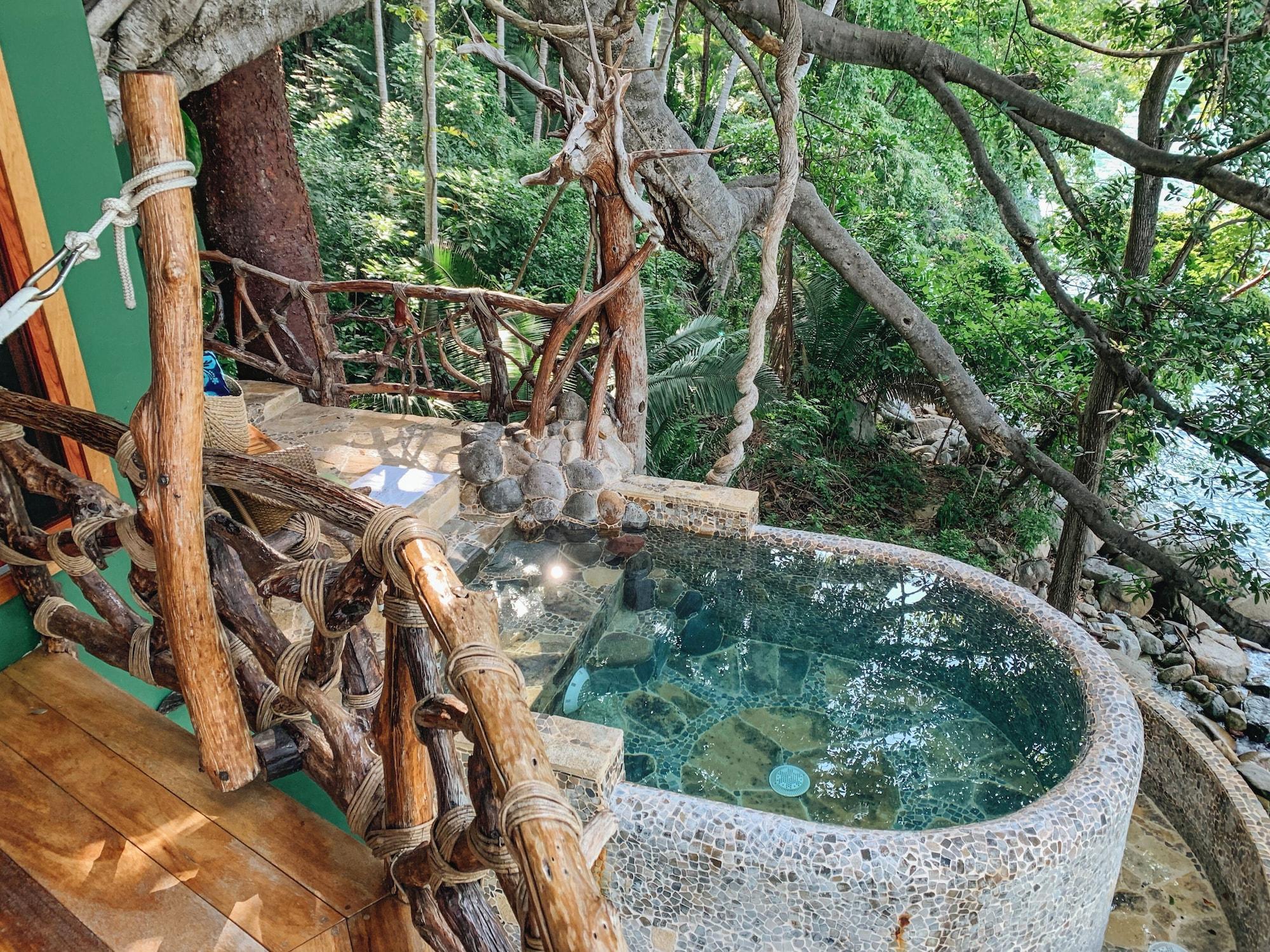 Jungle Love Nest-Ocean View