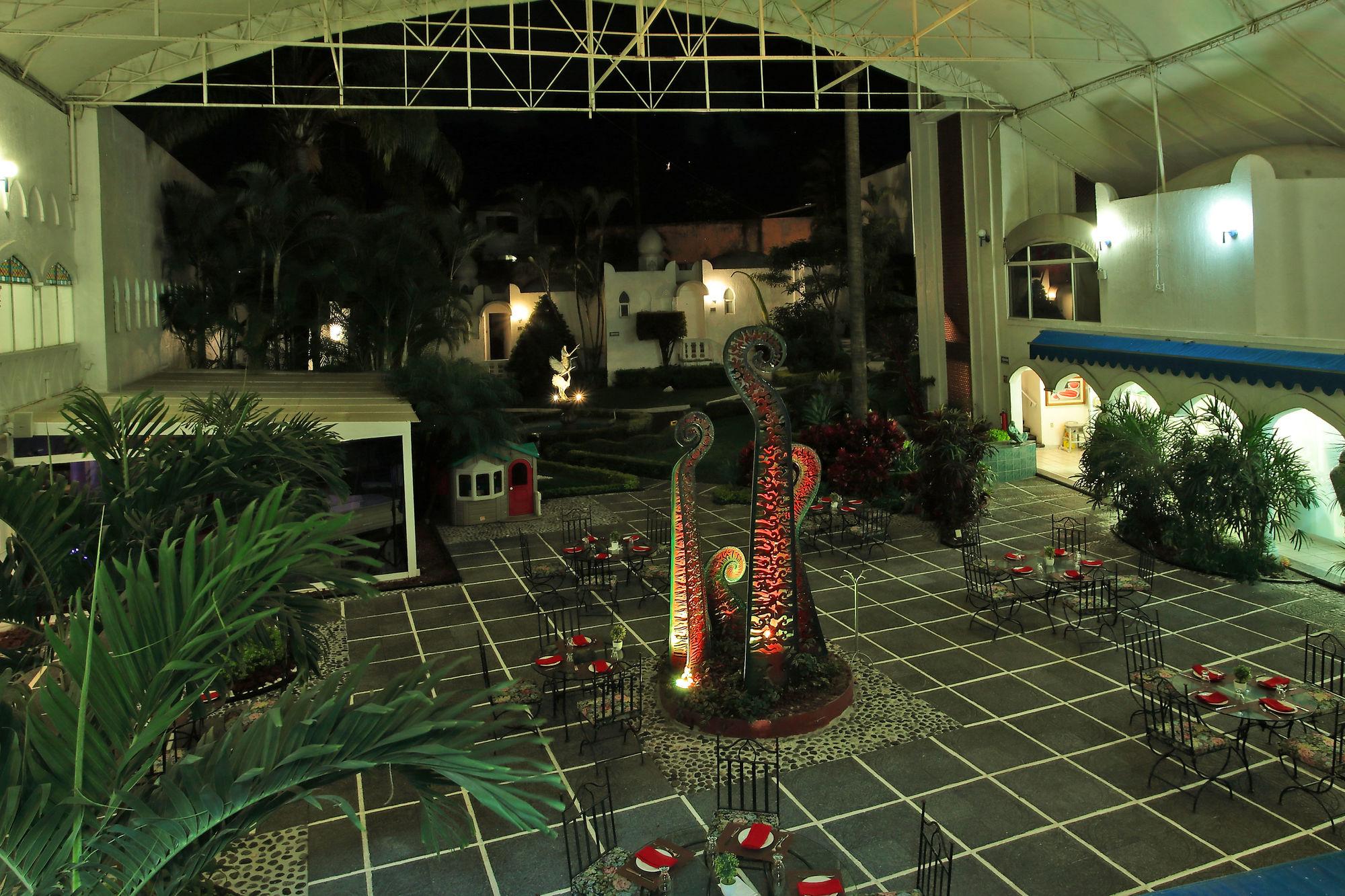 image-housing-carousel