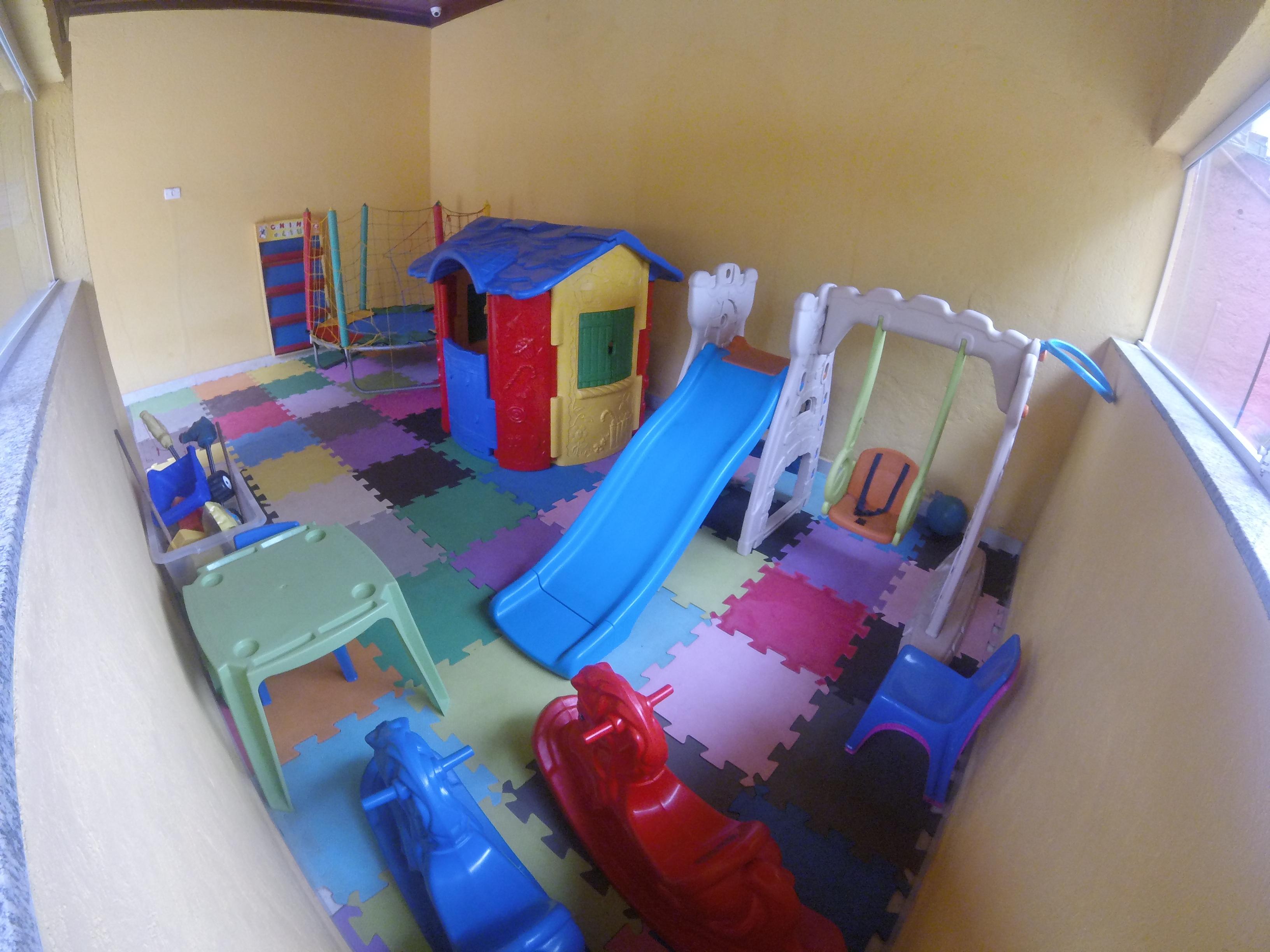 image-housing-carousel