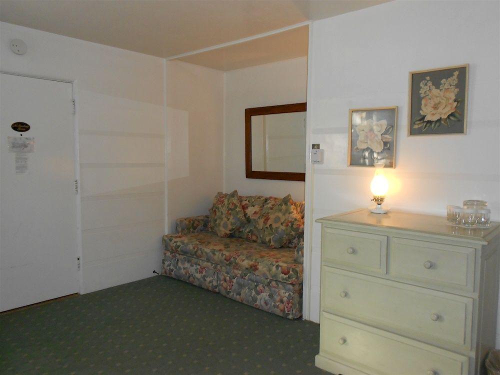 image-housing-carousel