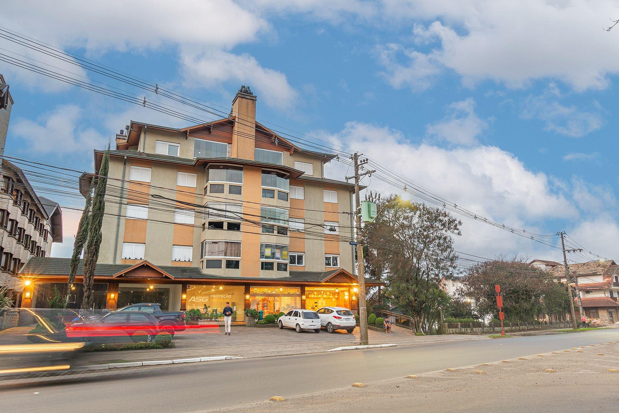 image-housing-carousel