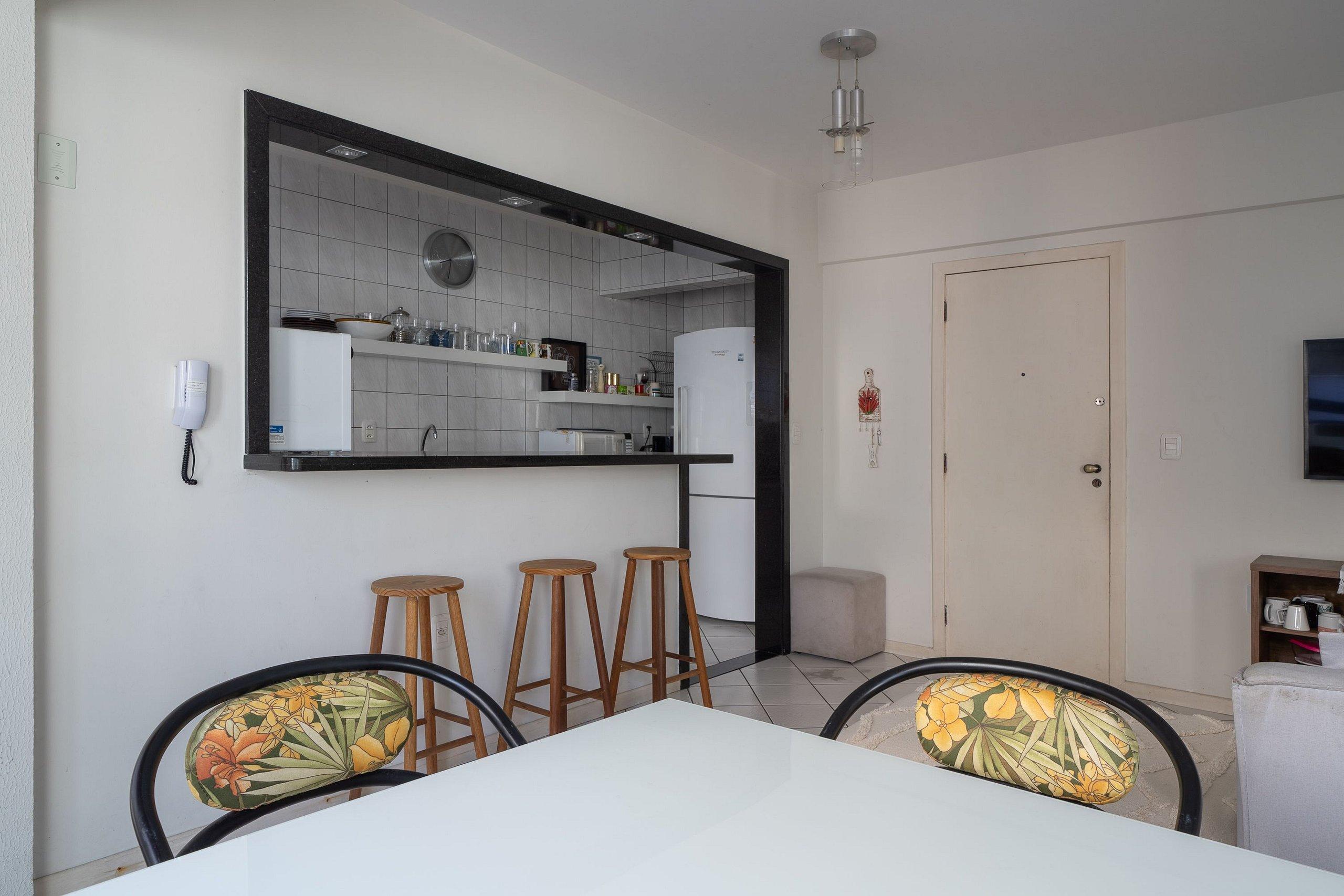 image-housing-carousel