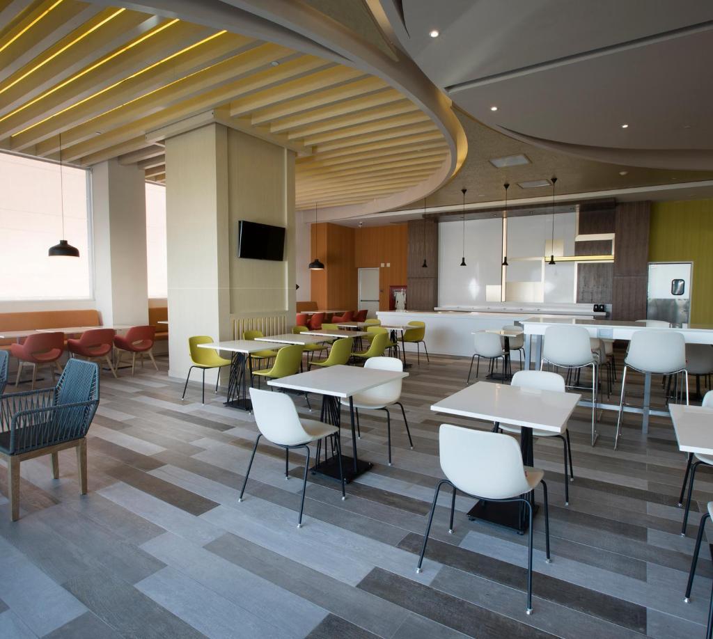 image-housing-carousel