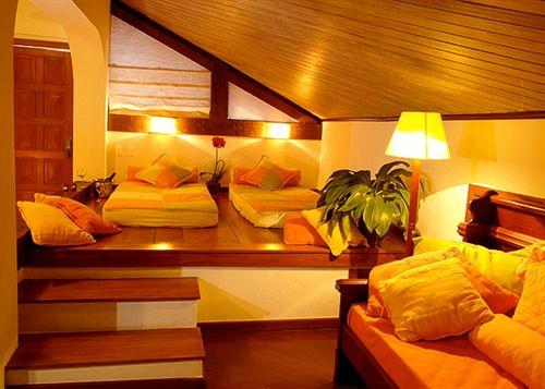 image-housing-carousel