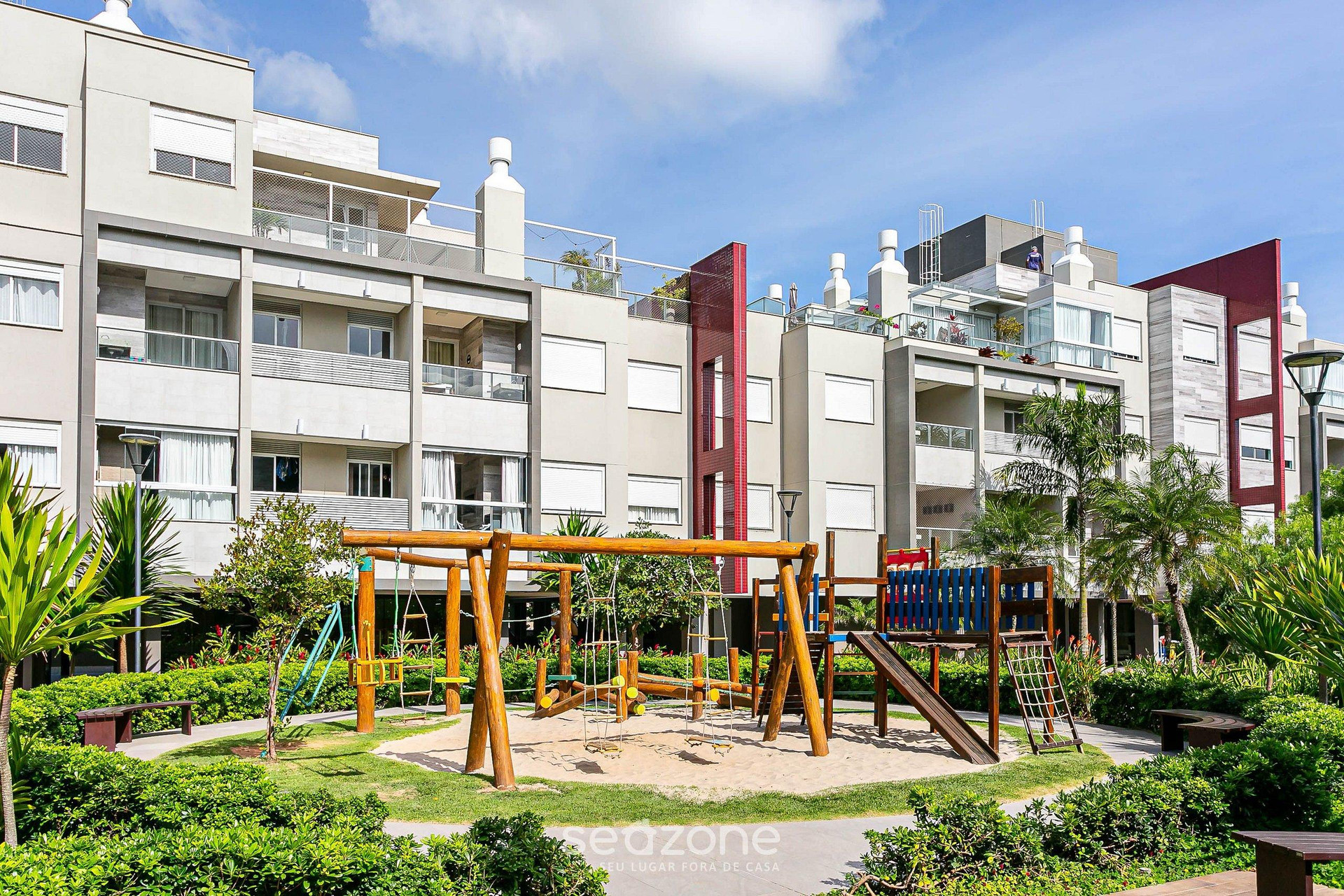 image-housing-carousel