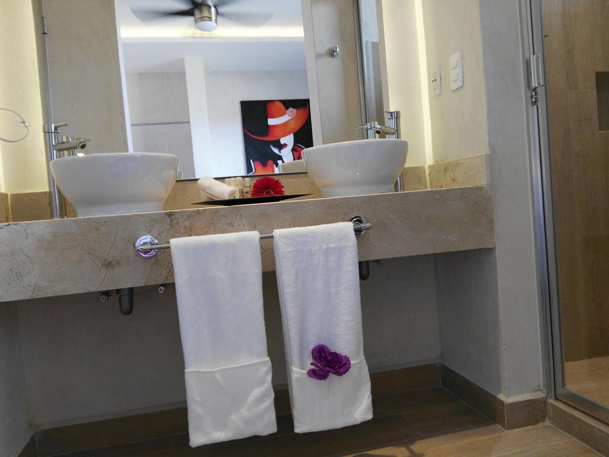 Habitación doble Deluxe, 1 cama King size con sofá cama, vista a la piscina