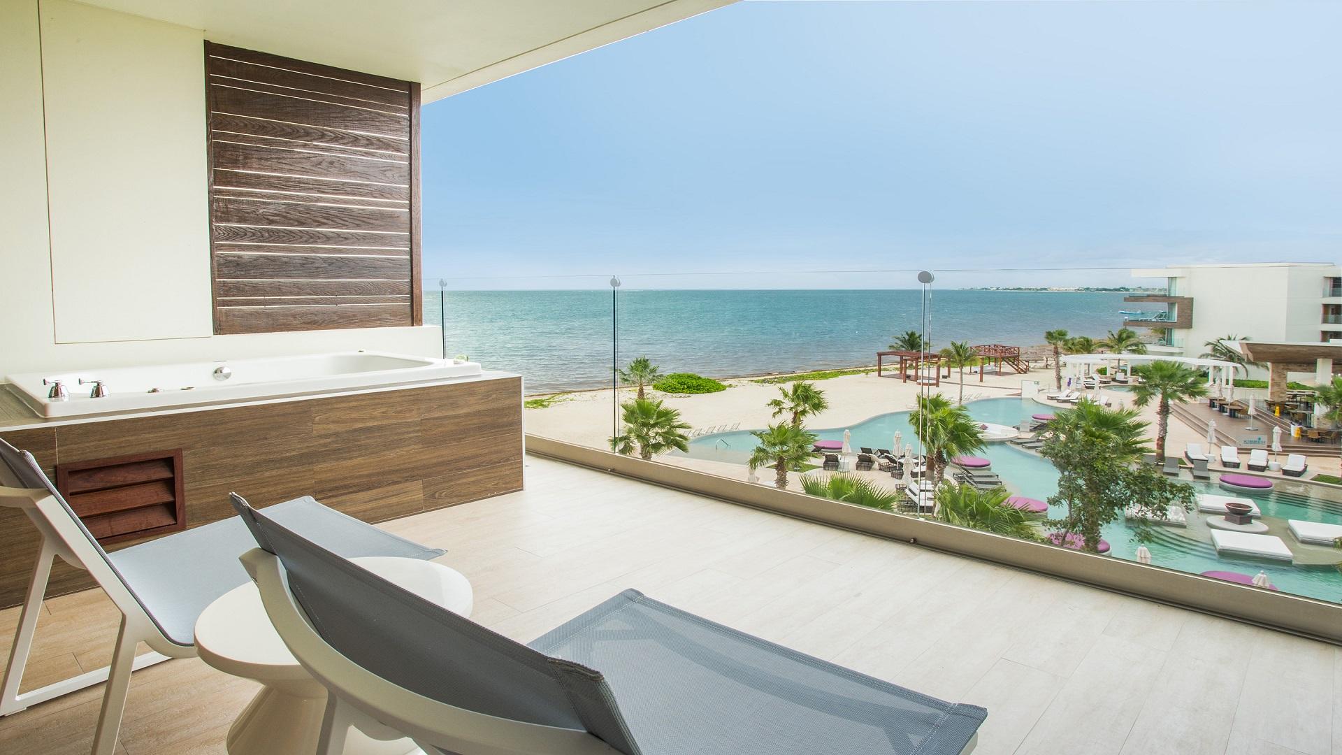 Suite Júnior con Vista Parcial del Mar