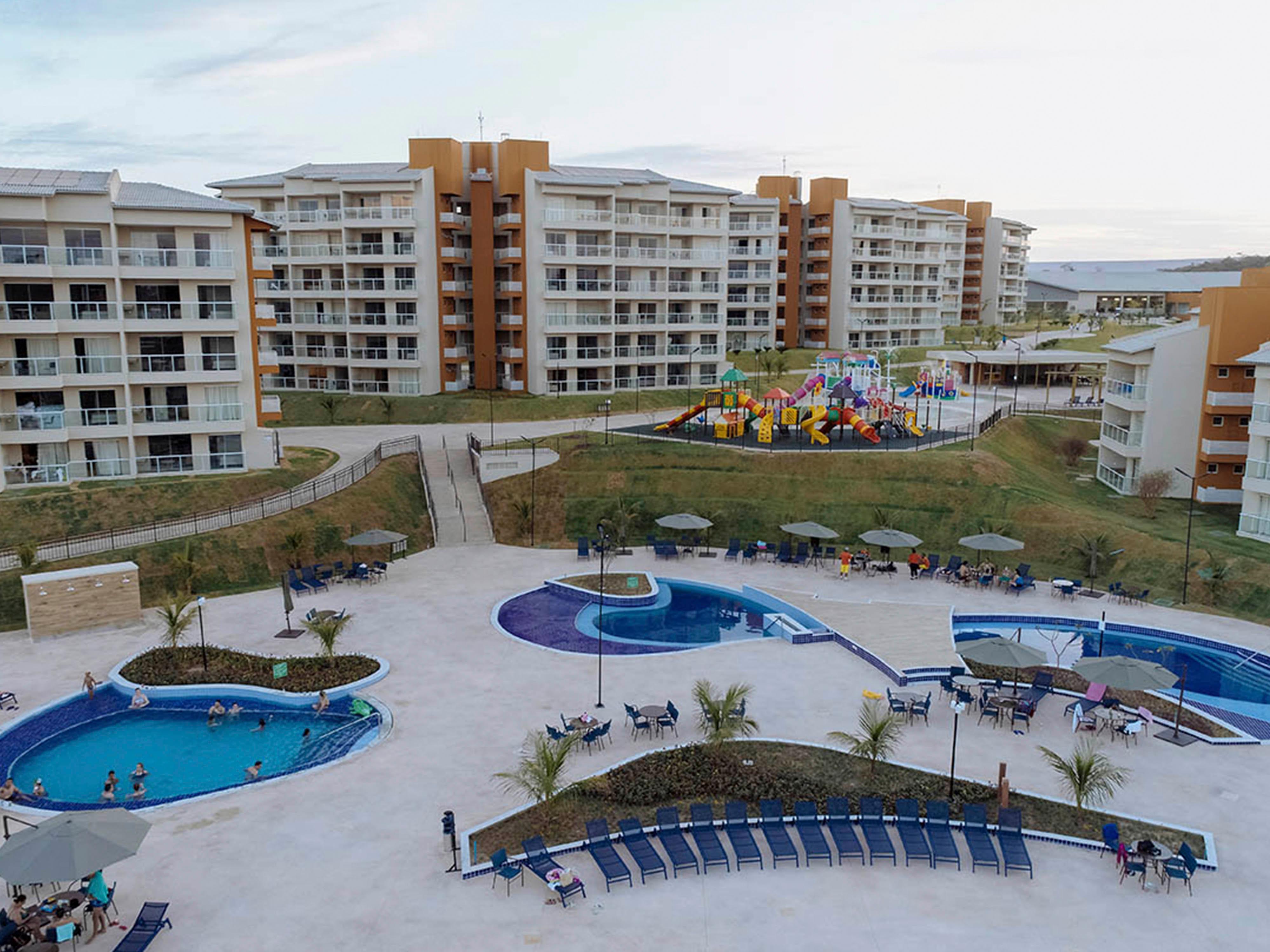 image-housing-carousel