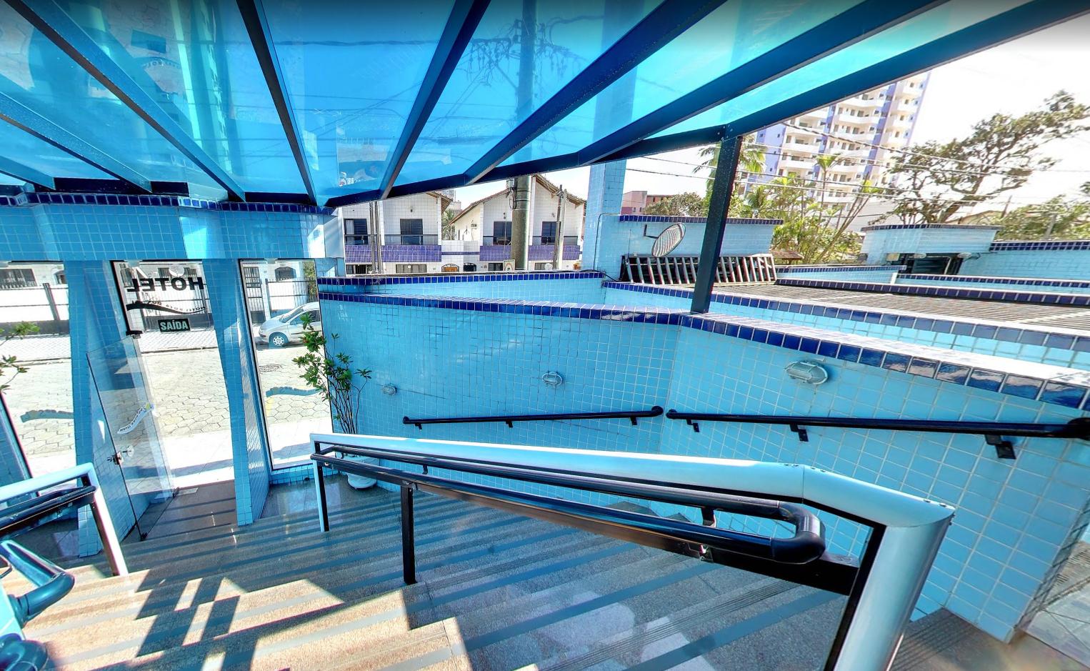 image-housing-carousel
